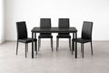 Juego de mesa de comedor con 4 sillas, cuero sintético negro, estructura de metal